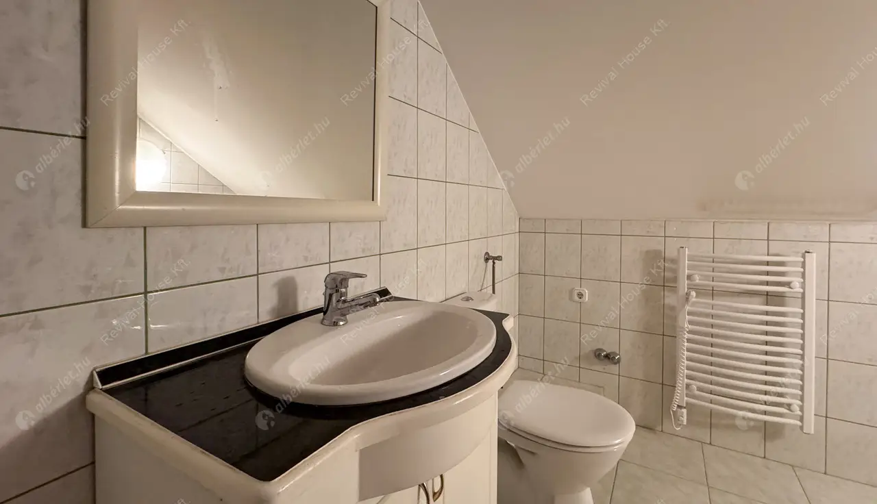 Kiadó albérlet 660000 Ft/hó áron: Nagykovácsi,  Besenyőtelek utca. Mérete: 230 nm, 6 szobás | Alberlet.hu - 6430845