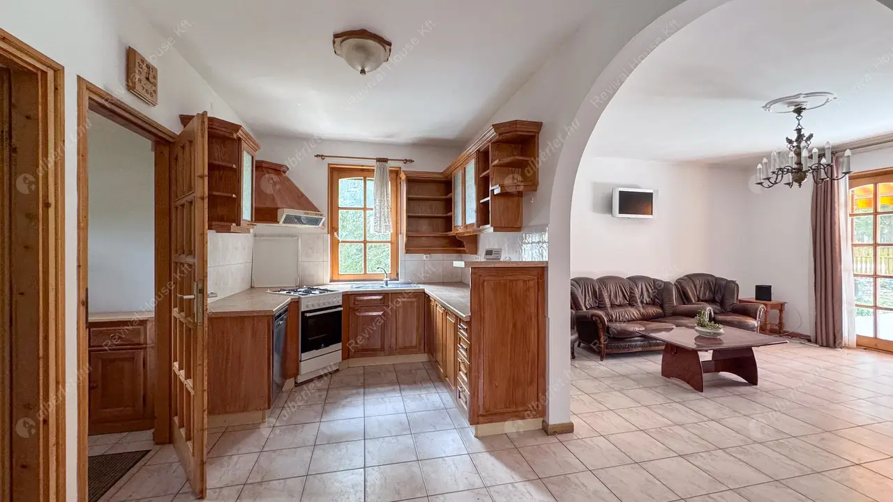 Kiadó albérlet 660000 Ft/hó áron: Nagykovácsi,  Besenyőtelek utca. Mérete: 230 nm, 6 szobás | Alberlet.hu - 6430849