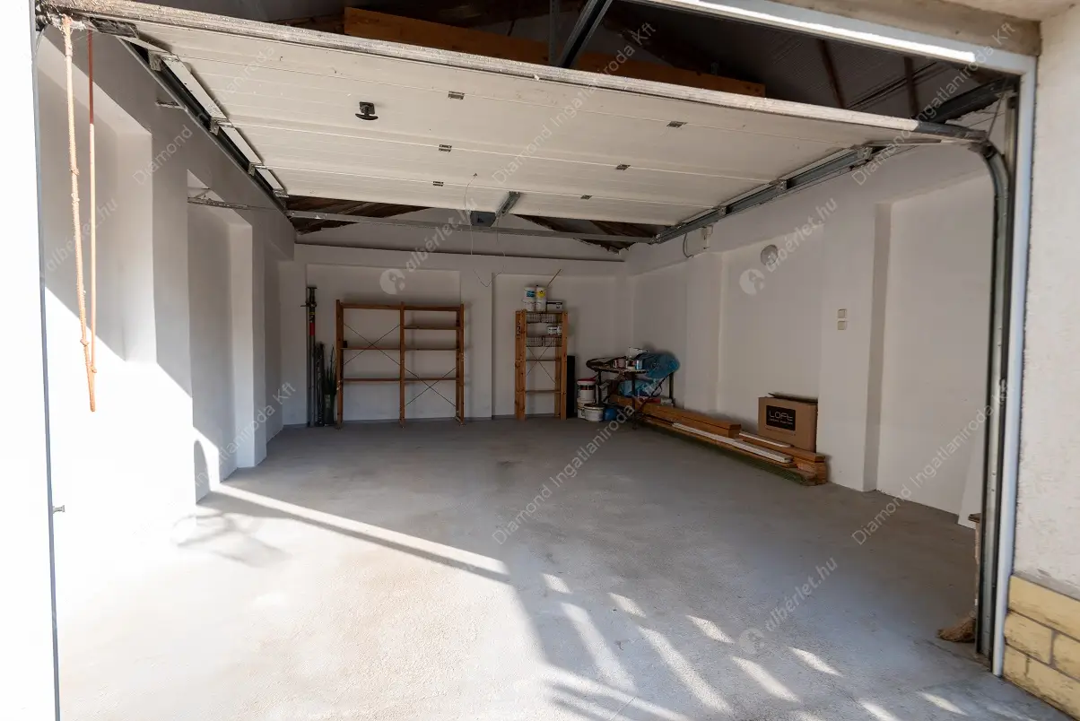 Kiadó albérlet 1088000 Ft/hó áron: Nagykovácsi,  Pók utca. Mérete: 280 nm, 7 szobás | Alberlet.hu - 6400940