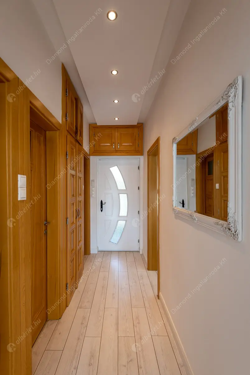 Kiadó albérlet 1088000 Ft/hó áron: Nagykovácsi,  Pók utca. Mérete: 280 nm, 7 szobás | Alberlet.hu - 6400941