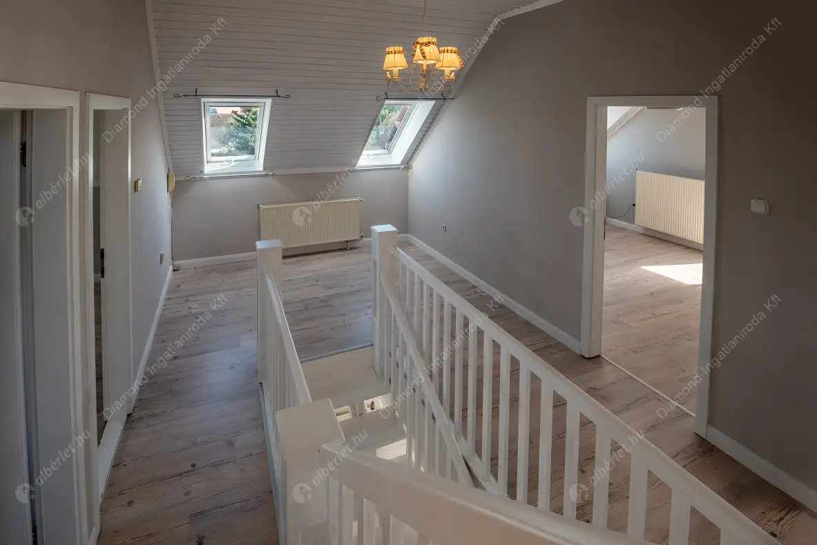 Kiadó albérlet 1088000 Ft/hó áron: Nagykovácsi,  Pók utca. Mérete: 280 nm, 7 szobás | Alberlet.hu - 6400942