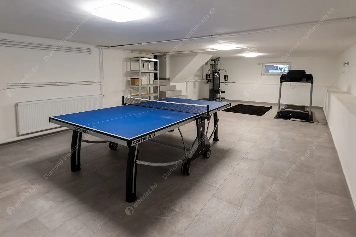 Kiadó albérlet 1088000 Ft/hó áron: Nagykovácsi,  Pók utca. Mérete: 280 nm, 7 szobás | Alberlet.hu - 6400943