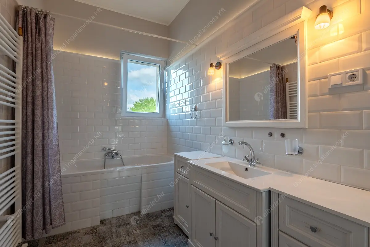 Kiadó albérlet 1088000 Ft/hó áron: Nagykovácsi,  Pók utca. Mérete: 280 nm, 7 szobás | Alberlet.hu - 6400944