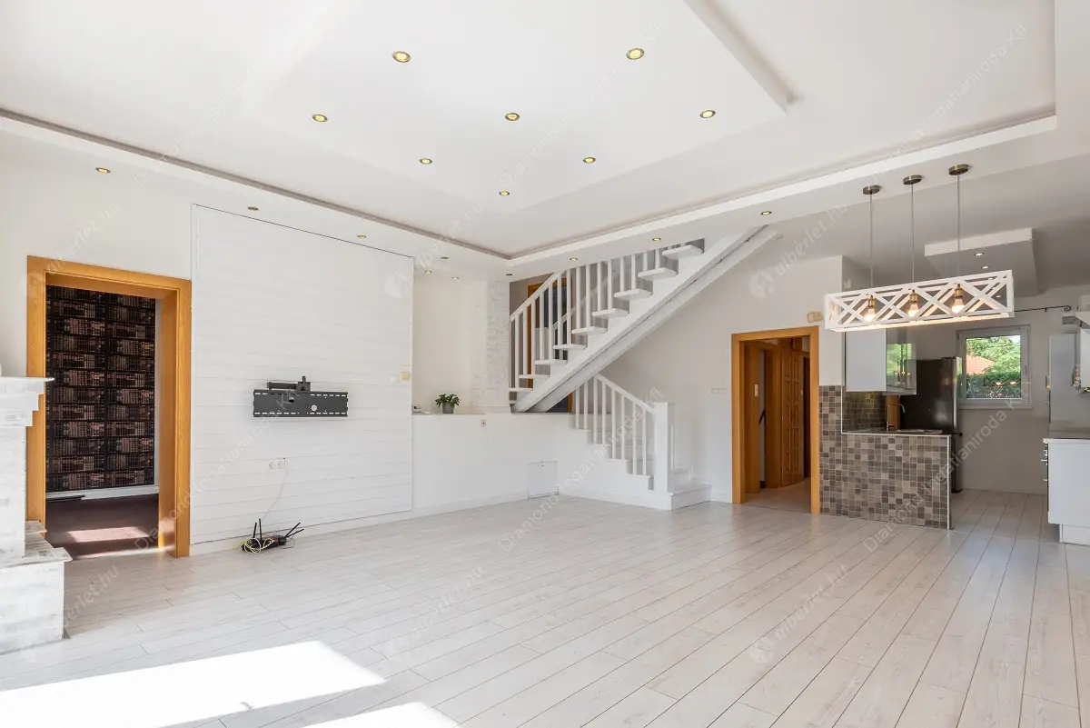 Kiadó albérlet 1088000 Ft/hó áron: Nagykovácsi,  Pók utca. Mérete: 280 nm, 7 szobás | Alberlet.hu - 6400953