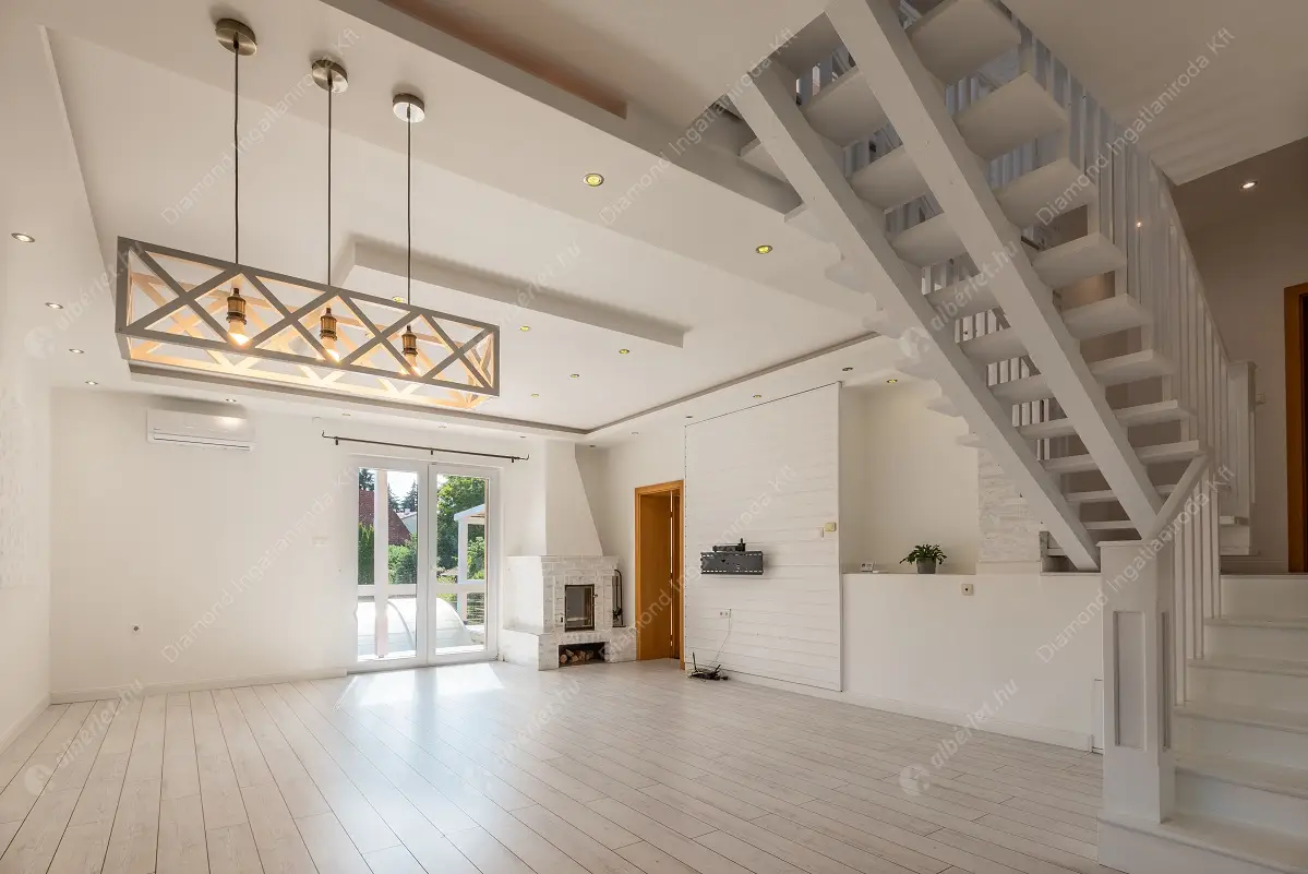 Kiadó albérlet 1088000 Ft/hó áron: Nagykovácsi,  Pók utca. Mérete: 280 nm, 7 szobás | Alberlet.hu - 6400954