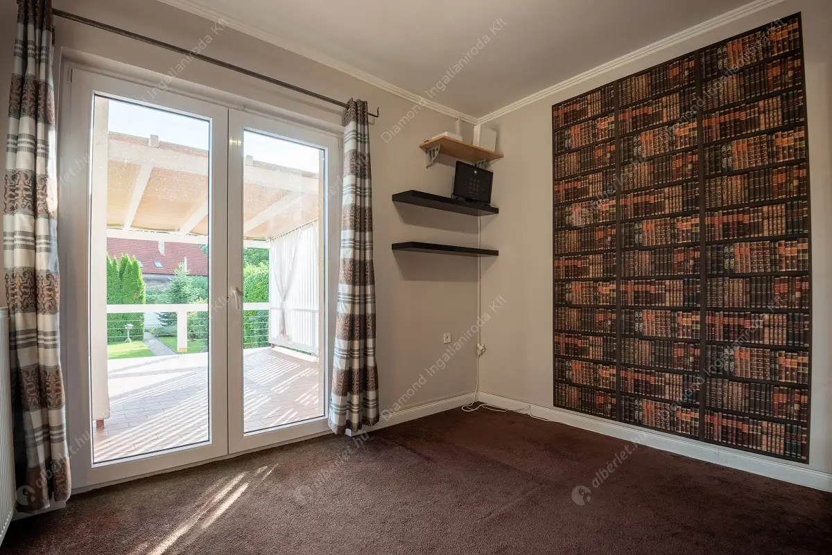 Kiadó albérlet 1088000 Ft/hó áron: Nagykovácsi,  Pók utca. Mérete: 280 nm, 7 szobás | Alberlet.hu - 6400955