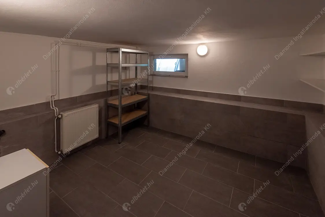 Kiadó albérlet 1088000 Ft/hó áron: Nagykovácsi,  Pók utca. Mérete: 280 nm, 7 szobás | Alberlet.hu - 6400956