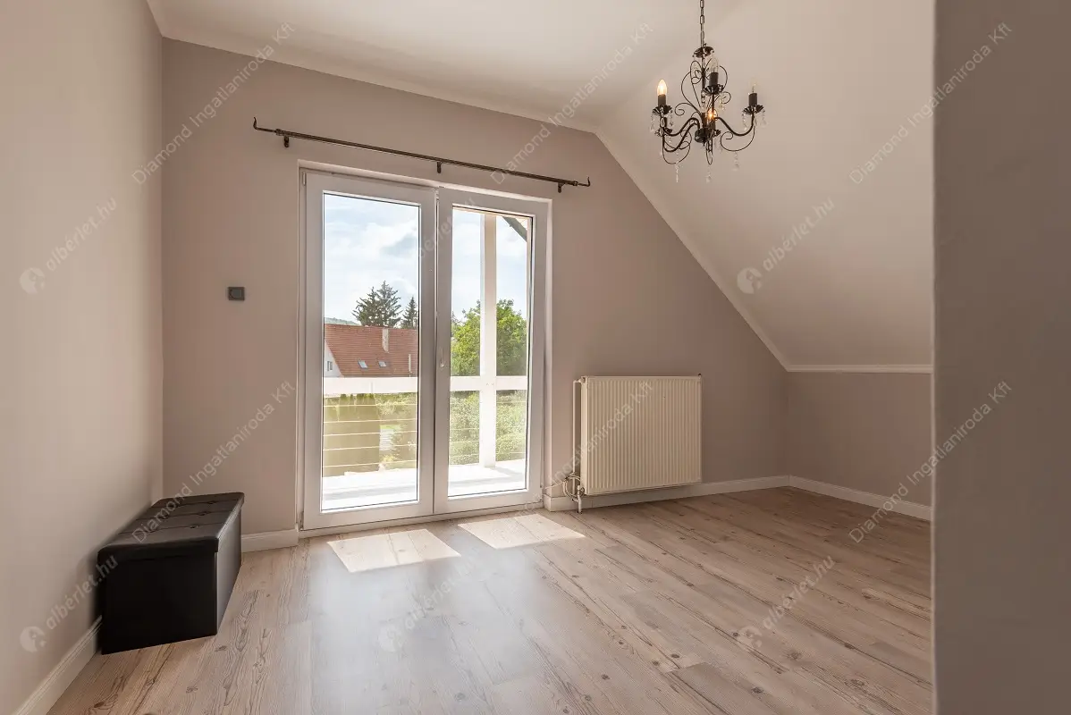 Kiadó albérlet 1088000 Ft/hó áron: Nagykovácsi,  Pók utca. Mérete: 280 nm, 7 szobás | Alberlet.hu - 6400958