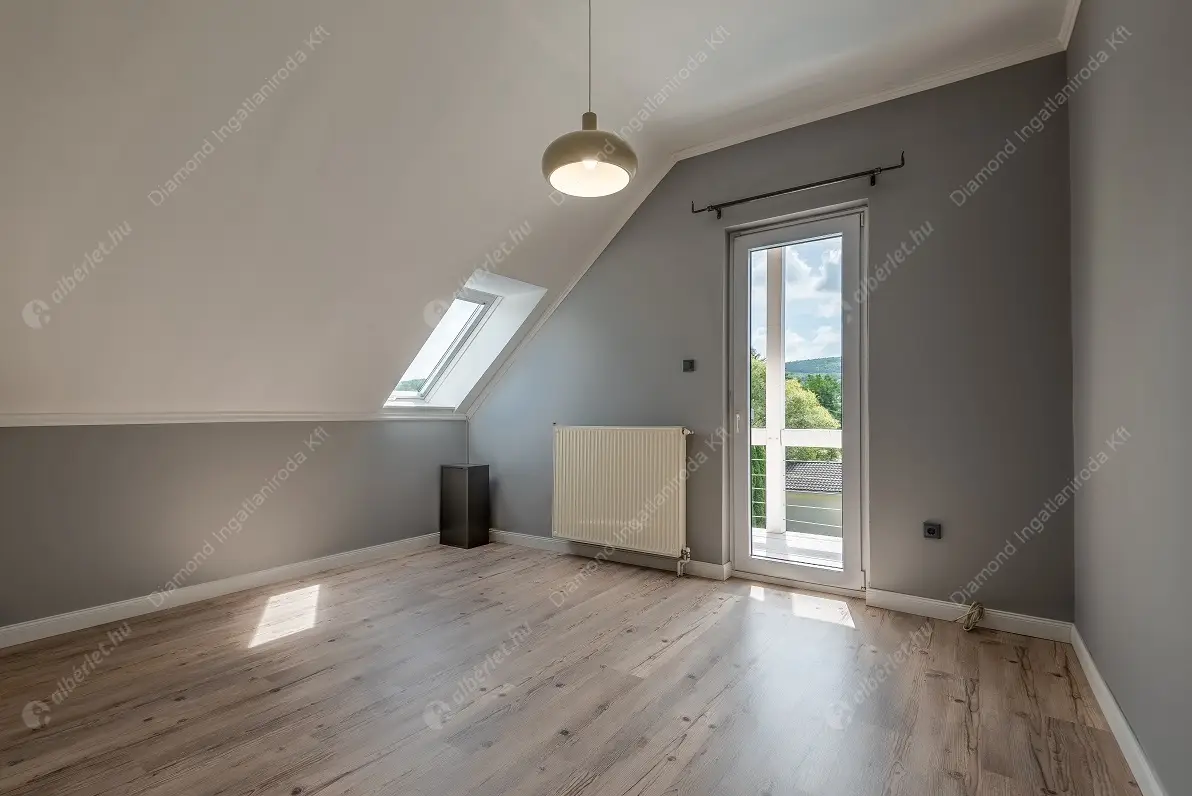 Kiadó albérlet 1088000 Ft/hó áron: Nagykovácsi,  Pók utca. Mérete: 280 nm, 7 szobás | Alberlet.hu - 6400959