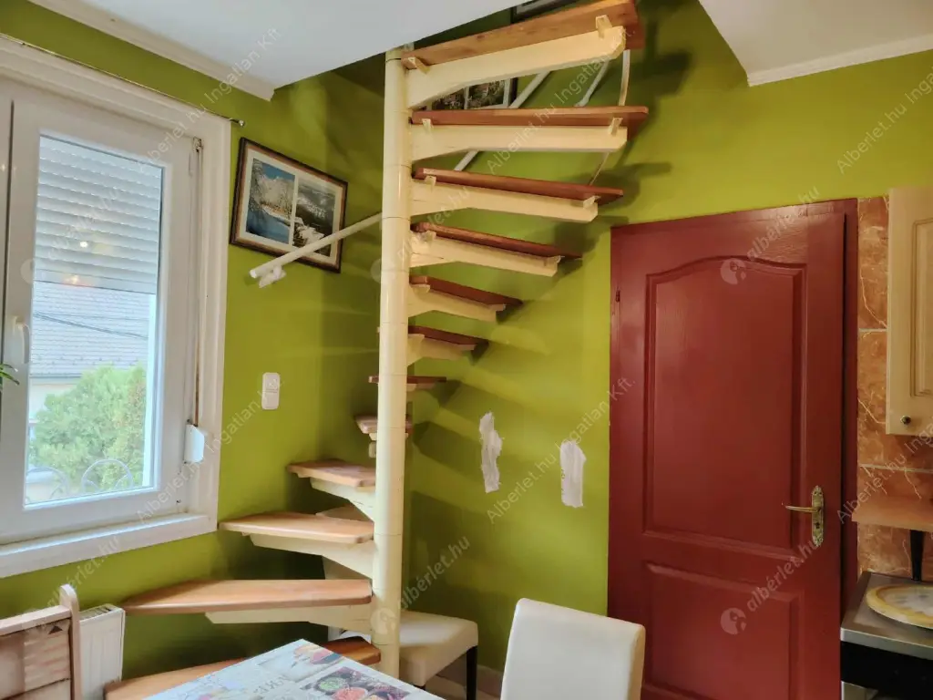 Kiadó albérlet 380000 Ft/hó áron: Nagykovácsi,  Puskin utca. Mérete: 110 nm, 3 szobás | Alberlet.hu - 6568959