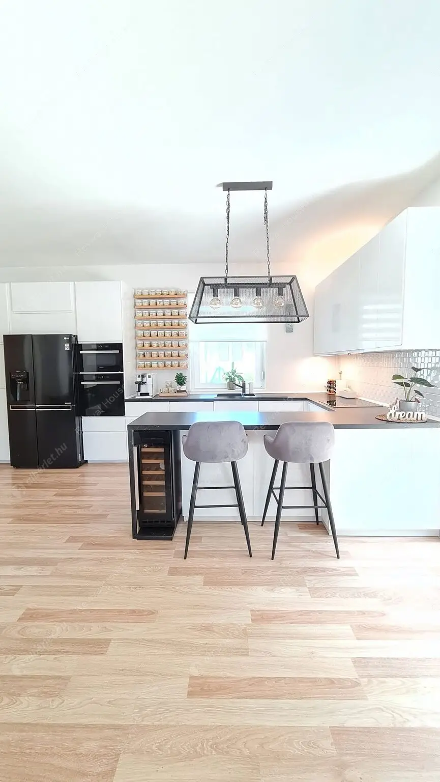 Kiadó albérlet 650000 Ft/hó áron: Nagytarcsa,  Zsurló utca. Mérete: 150 nm, 5 szobás | Alberlet.hu - 6617894