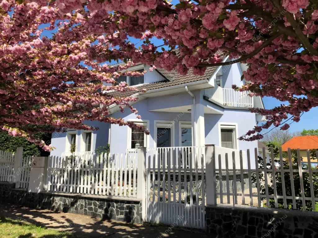 Kiadó albérlet 1200000 Ft/hó áron: Paks,  Ezredvég utca. Mérete: 400 nm, 5 szobás | Alberlet.hu - 6458546