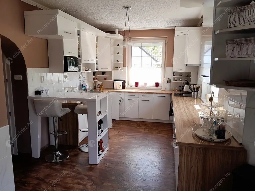 Kiadó albérlet 1200000 Ft/hó áron: Paks,  Ezredvég utca. Mérete: 400 nm, 5 szobás | Alberlet.hu - 6458555