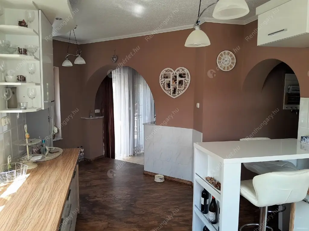 Kiadó albérlet 1200000 Ft/hó áron: Paks,  Ezredvég utca. Mérete: 400 nm, 5 szobás | Alberlet.hu - 6458557