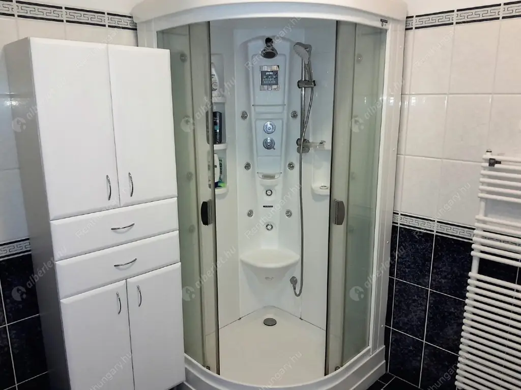 Kiadó albérlet 1200000 Ft/hó áron: Paks,  Ezredvég utca. Mérete: 400 nm, 5 szobás | Alberlet.hu - 6458558