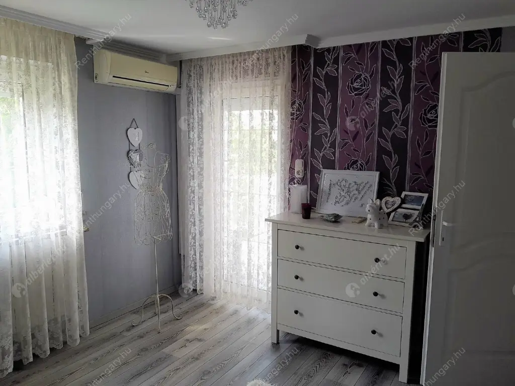 Kiadó albérlet 1200000 Ft/hó áron: Paks,  Ezredvég utca. Mérete: 400 nm, 5 szobás | Alberlet.hu - 6458561