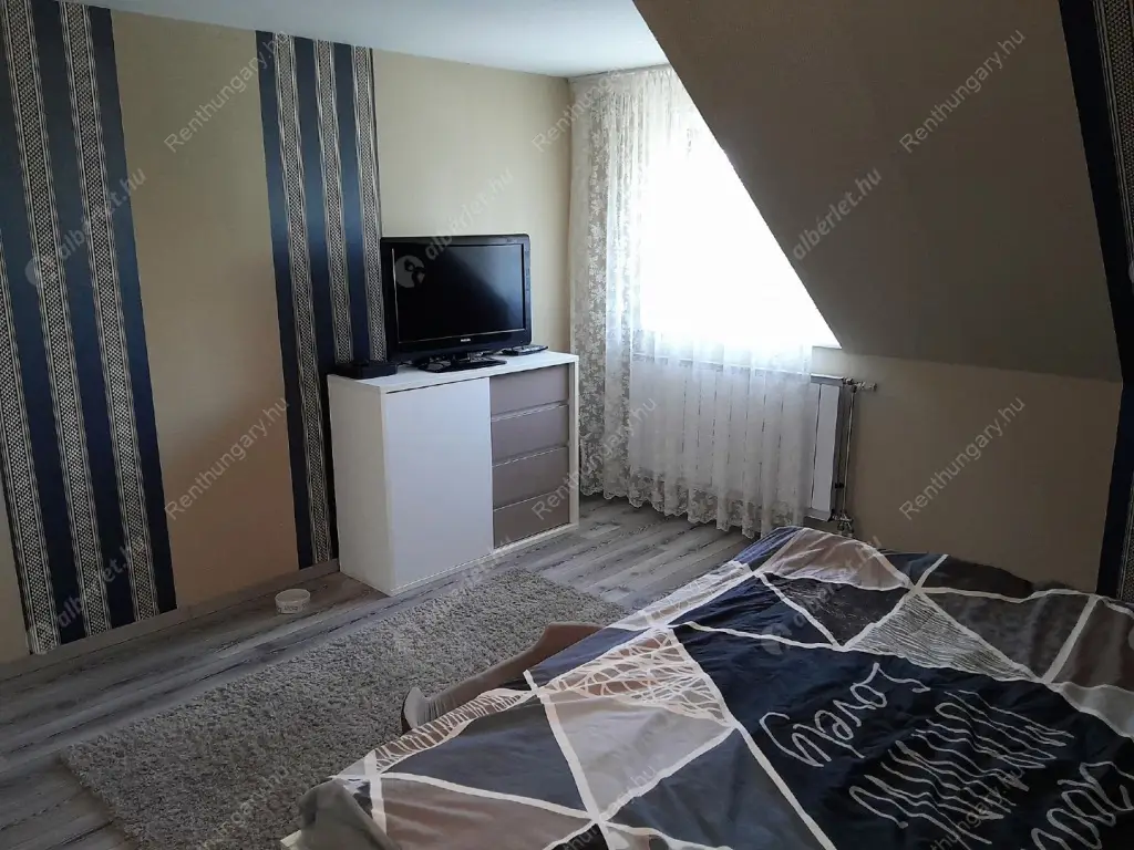 Kiadó albérlet 1200000 Ft/hó áron: Paks,  Ezredvég utca. Mérete: 400 nm, 5 szobás | Alberlet.hu - 6458564