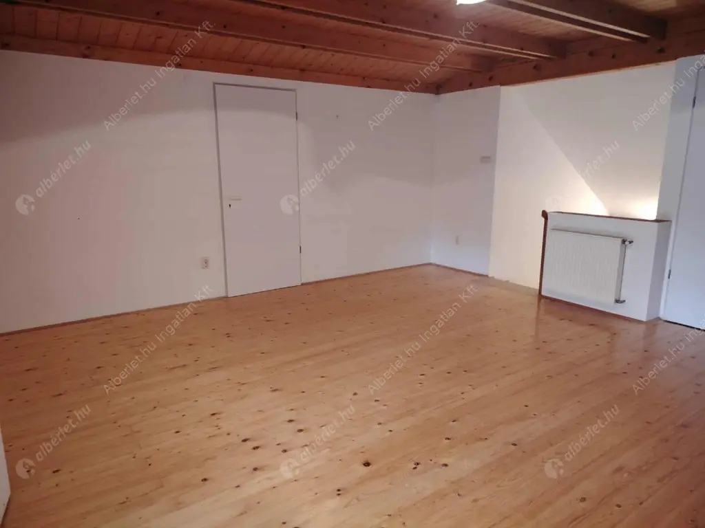 Kiadó albérlet 599000 Ft/hó áron: Remeteszőlős,  Banka utca. Mérete: 190 nm, 5 szobás | Alberlet.hu - 6568613