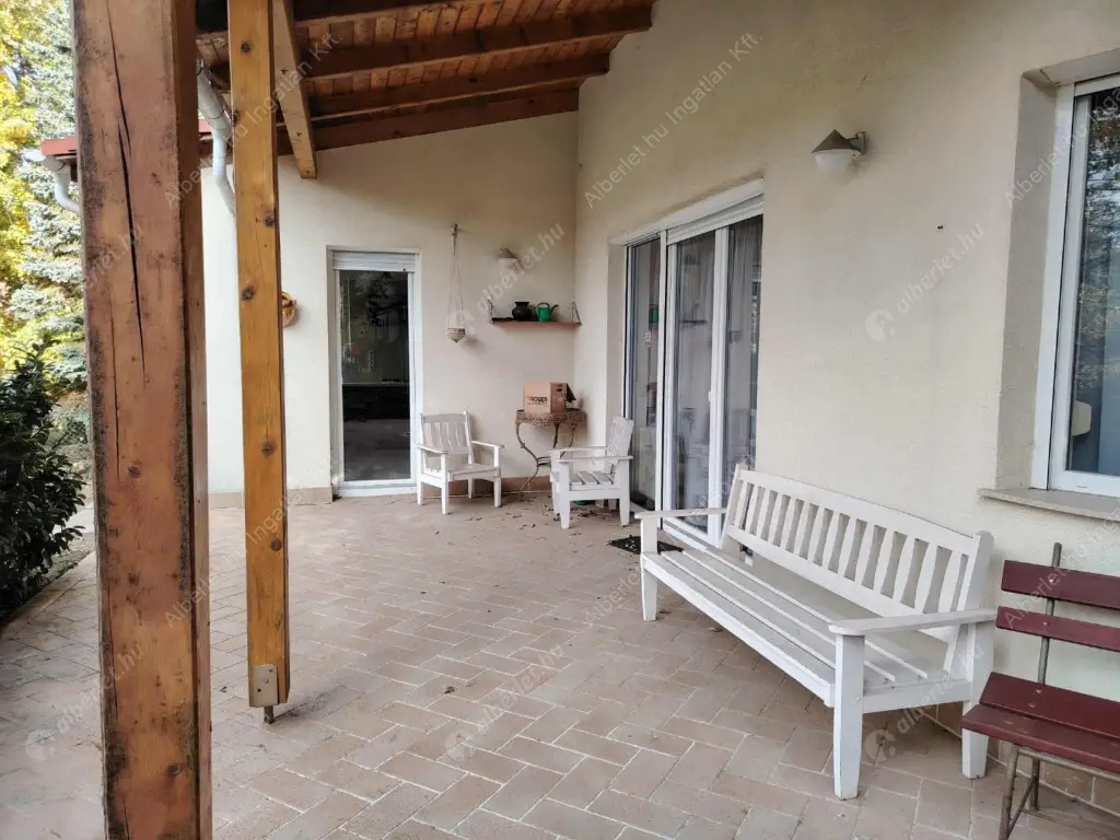 Kiadó albérlet 599000 Ft/hó áron: Remeteszőlős,  Banka utca. Mérete: 190 nm, 5 szobás | Alberlet.hu - 6568614