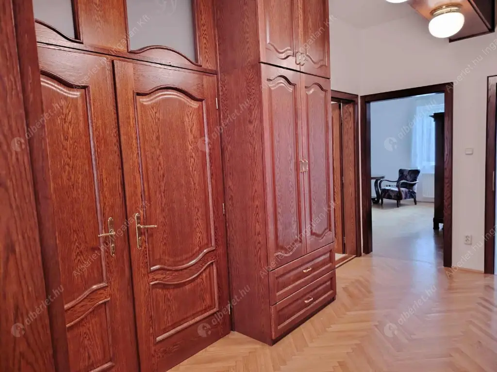 Kiadó albérlet 599000 Ft/hó áron: Remeteszőlős,  Banka utca. Mérete: 190 nm, 5 szobás | Alberlet.hu - 6568615