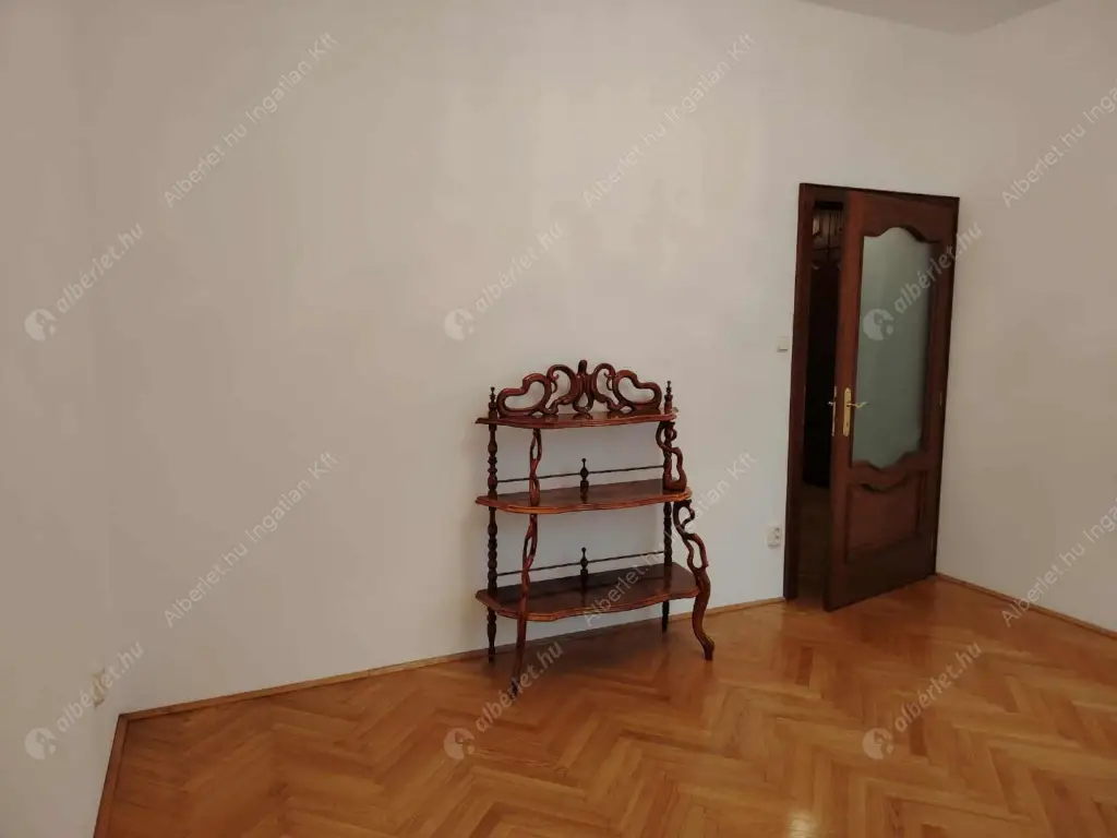 Kiadó albérlet 599000 Ft/hó áron: Remeteszőlős,  Banka utca. Mérete: 190 nm, 5 szobás | Alberlet.hu - 6568621