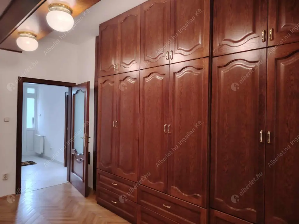 Kiadó albérlet 599000 Ft/hó áron: Remeteszőlős,  Banka utca. Mérete: 190 nm, 5 szobás | Alberlet.hu - 6568625