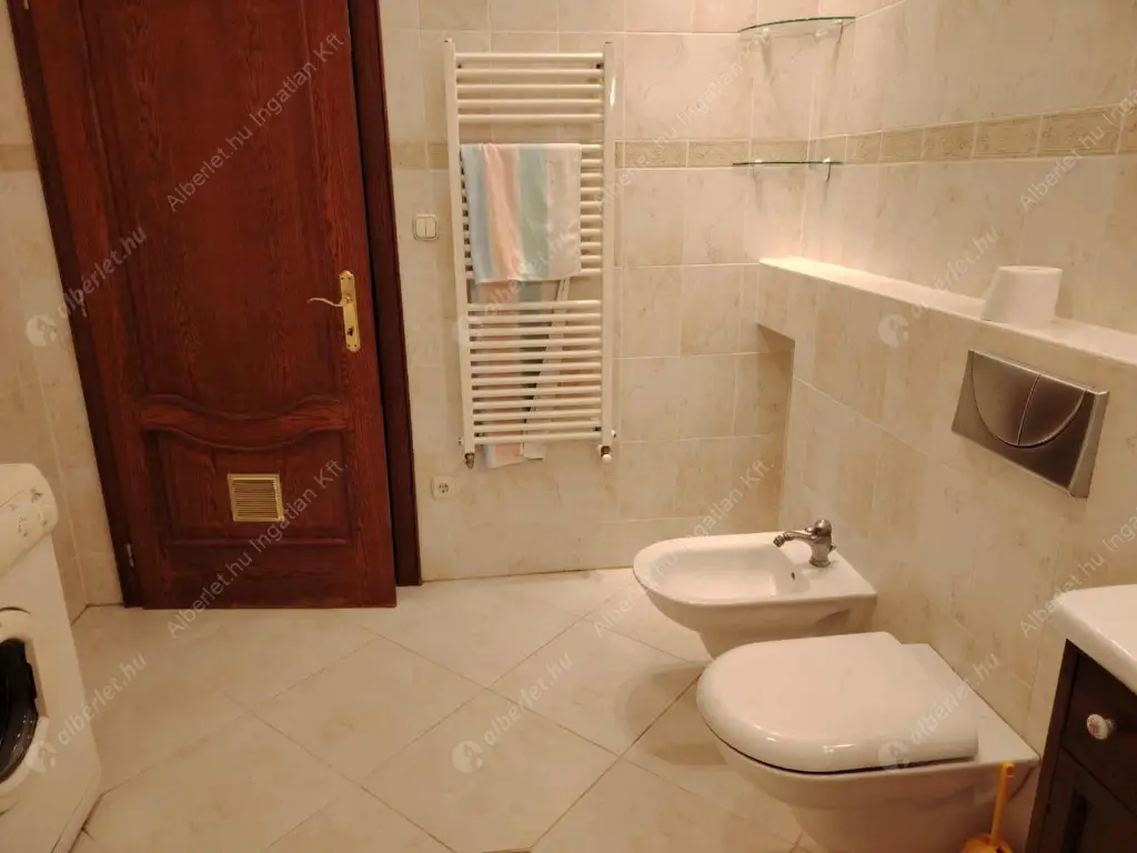 Kiadó albérlet 599000 Ft/hó áron: Remeteszőlős,  Banka utca. Mérete: 190 nm, 5 szobás | Alberlet.hu - 6568627