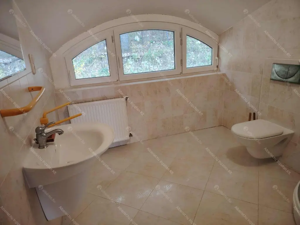 Kiadó albérlet 590000 Ft/hó áron: Remeteszőlős,  Banka utca. Mérete: 190 nm, 5 szobás | Alberlet.hu - 6641924