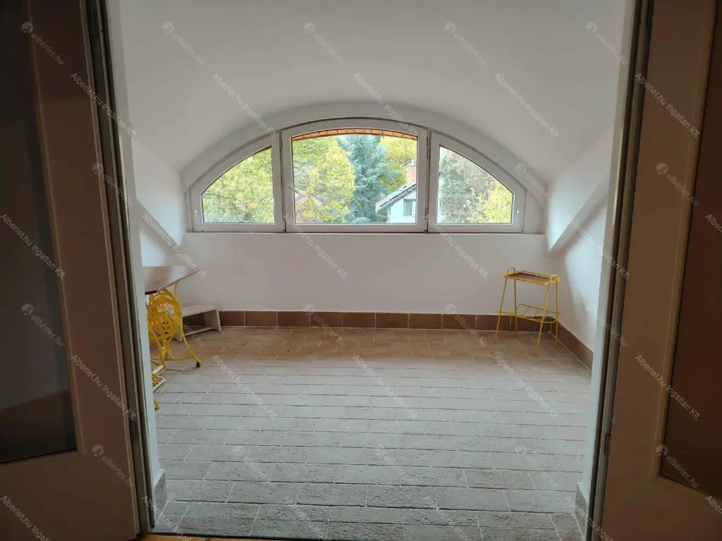 Kiadó albérlet 590000 Ft/hó áron: Remeteszőlős,  Banka utca. Mérete: 190 nm, 5 szobás | Alberlet.hu - 6641926