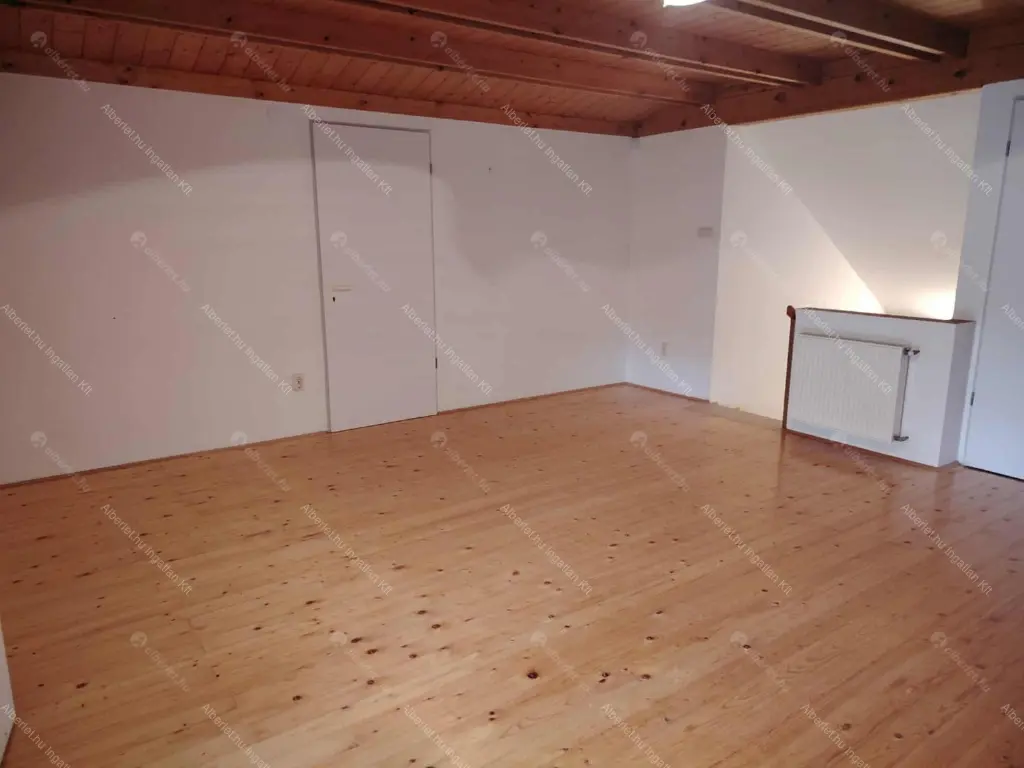 Kiadó albérlet 590000 Ft/hó áron: Remeteszőlős,  Banka utca. Mérete: 190 nm, 5 szobás | Alberlet.hu - 6641927