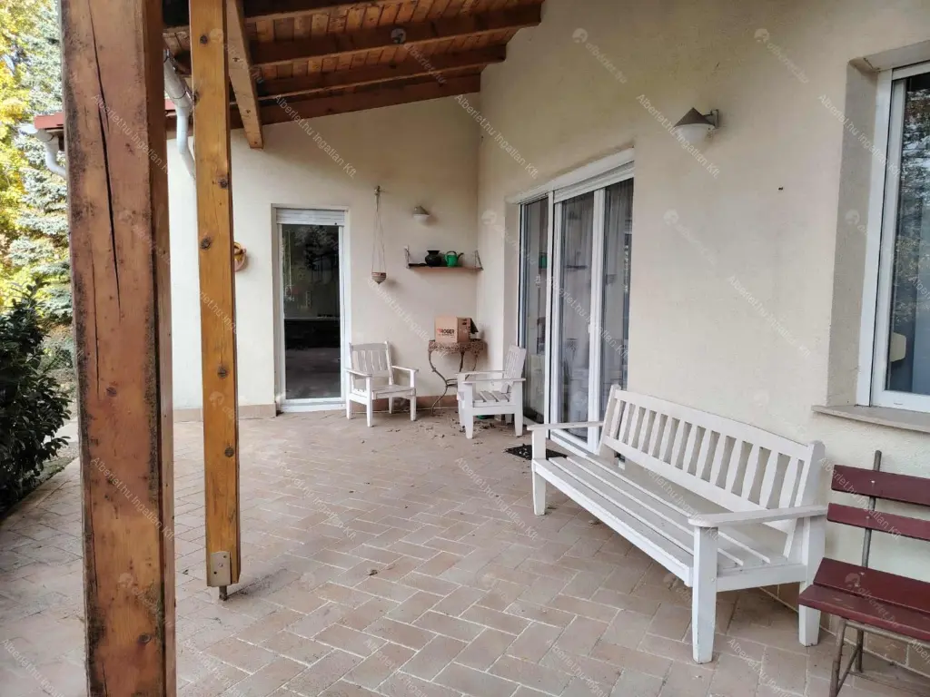 Kiadó albérlet 590000 Ft/hó áron: Remeteszőlős,  Banka utca. Mérete: 190 nm, 5 szobás | Alberlet.hu - 6641928