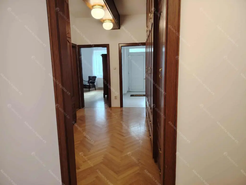 Kiadó albérlet 590000 Ft/hó áron: Remeteszőlős,  Banka utca. Mérete: 190 nm, 5 szobás | Alberlet.hu - 6641934