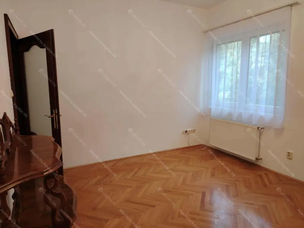 Kiadó albérlet 590000 Ft/hó áron: Remeteszőlős,  Banka utca. Mérete: 190 nm, 5 szobás | Alberlet.hu - 6641938