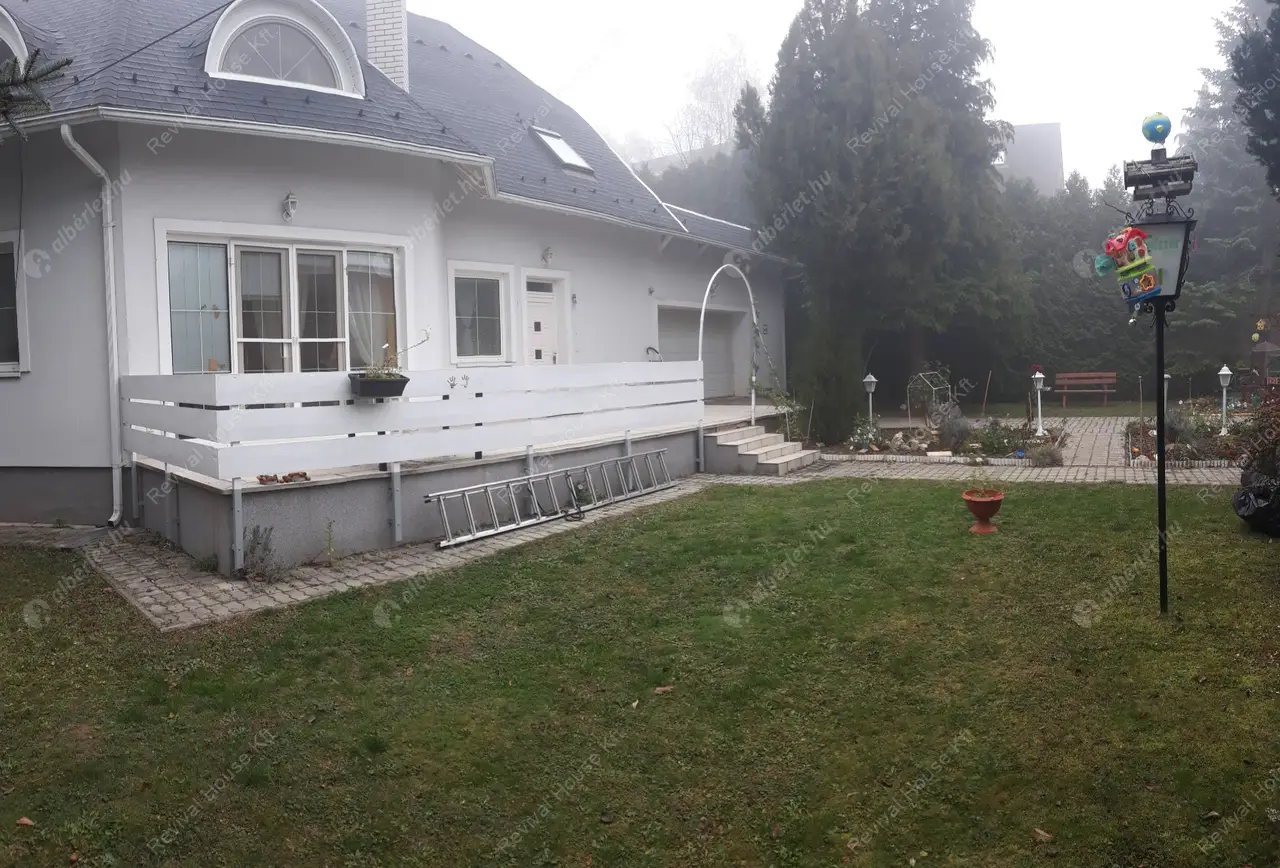 Kiadó albérlet 640000 Ft/hó áron: Remeteszőlős,  Szaturnusz utca. Mérete: 275 nm, 5 szobás | Alberlet.hu - 4508837