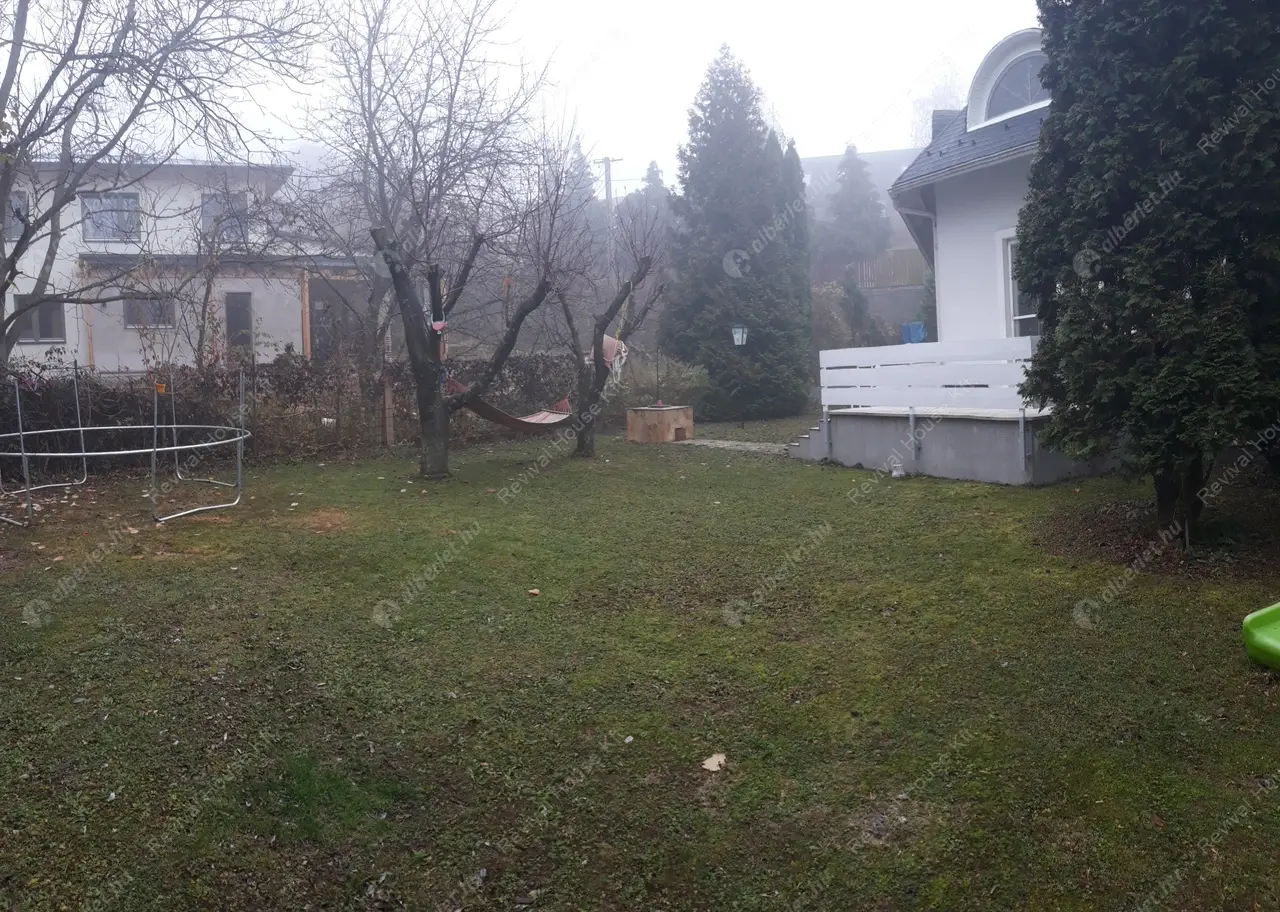 Kiadó albérlet 640000 Ft/hó áron: Remeteszőlős,  Szaturnusz utca. Mérete: 275 nm, 5 szobás | Alberlet.hu - 4508841