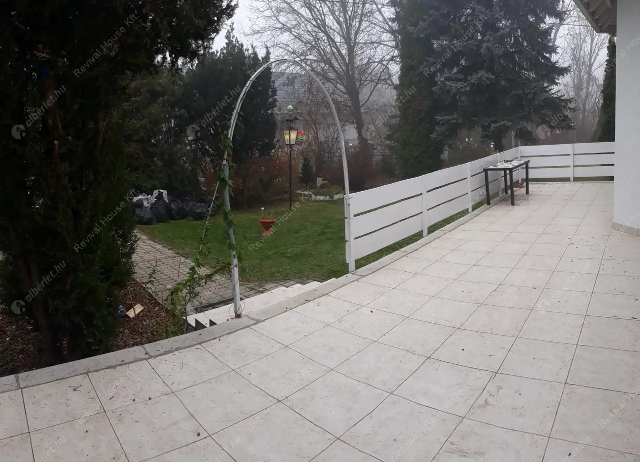 Kiadó albérlet 640000 Ft/hó áron: Remeteszőlős,  Szaturnusz utca. Mérete: 275 nm, 5 szobás | Alberlet.hu - 4508853