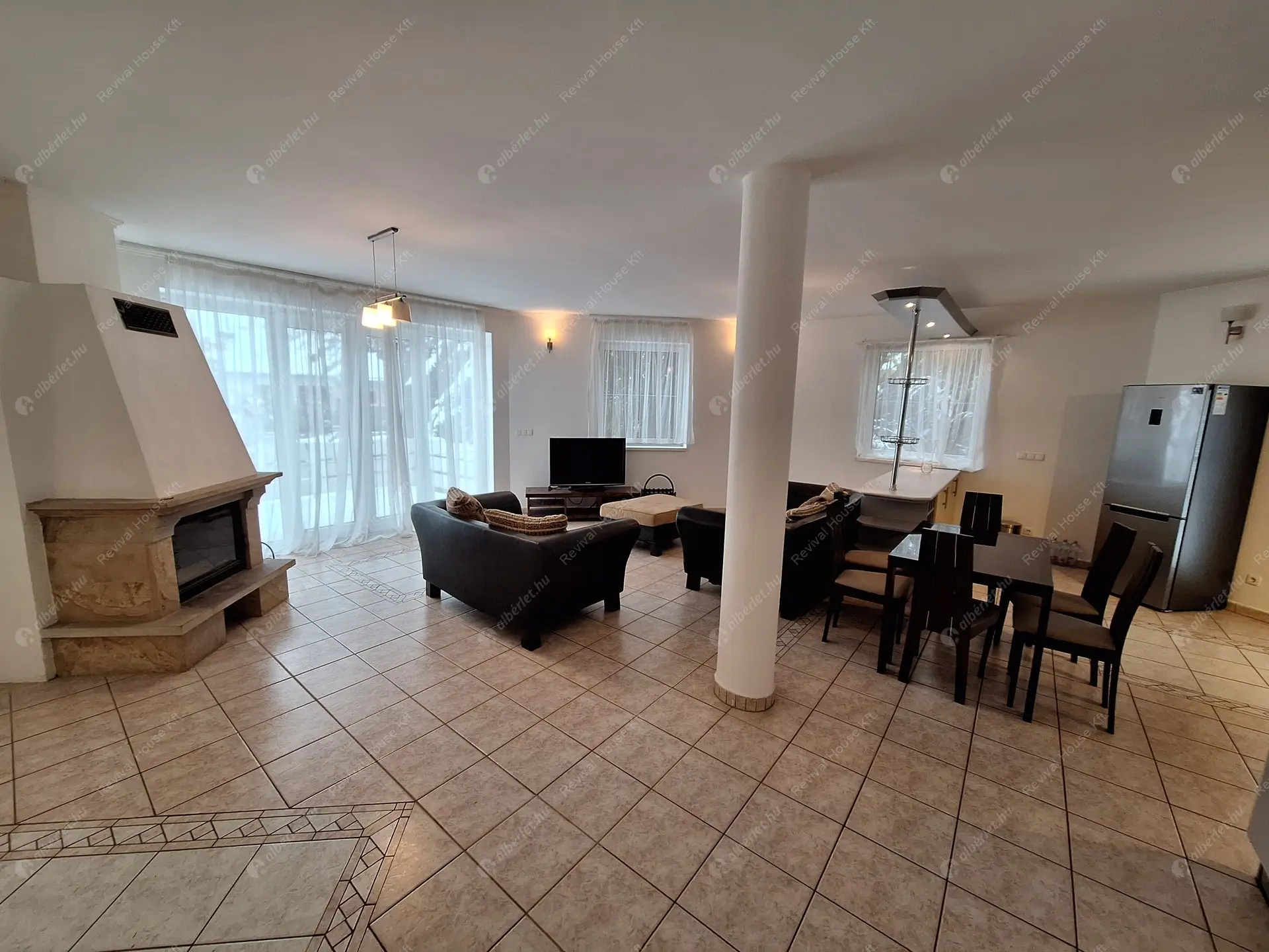 Kiadó albérlet 640000 Ft/hó áron: Remeteszőlős,  Szaturnusz utca. Mérete: 275 nm, 5 szobás | Alberlet.hu - 6366291