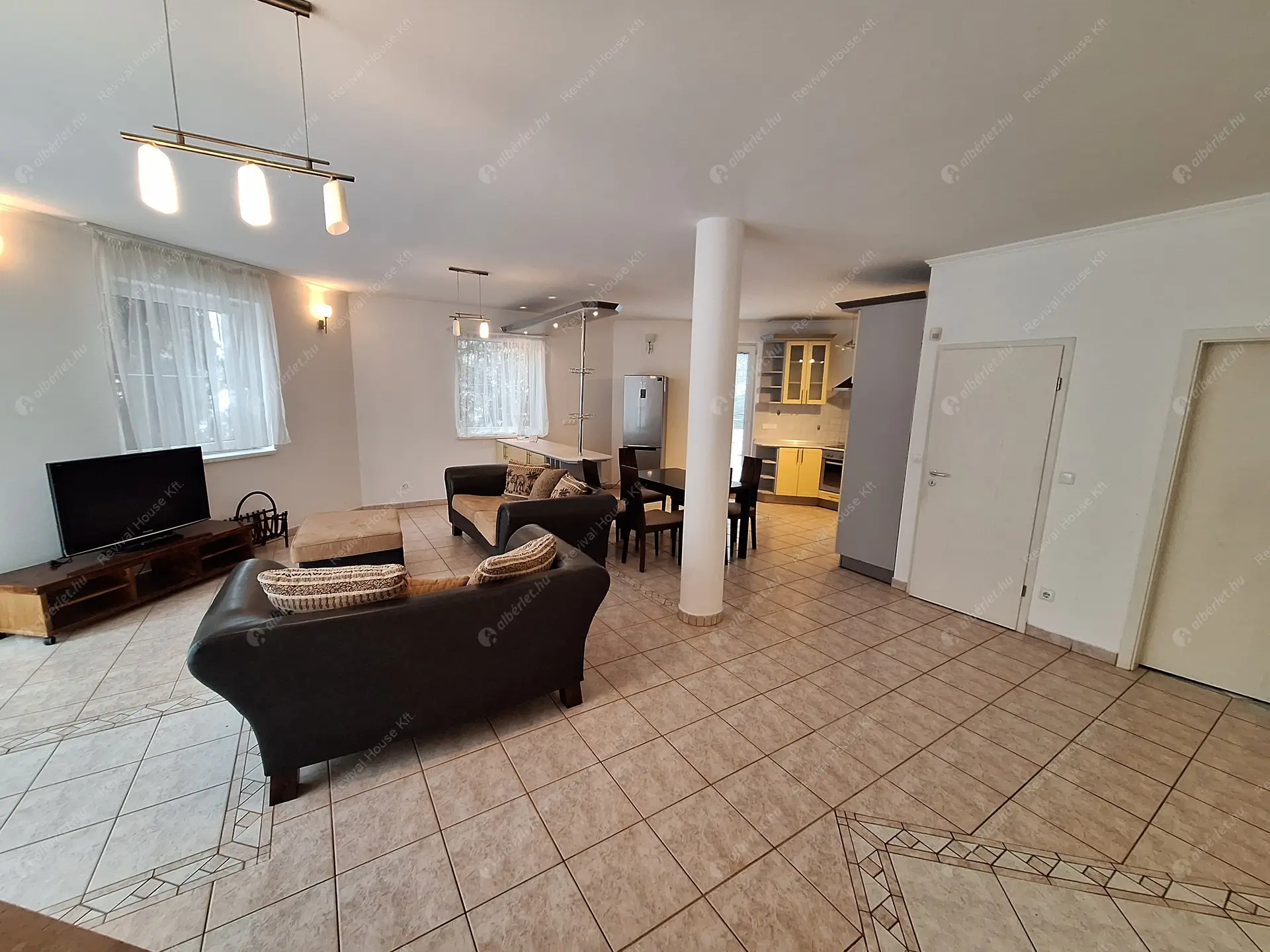 Kiadó albérlet 640000 Ft/hó áron: Remeteszőlős,  Szaturnusz utca. Mérete: 275 nm, 5 szobás | Alberlet.hu - 6366292