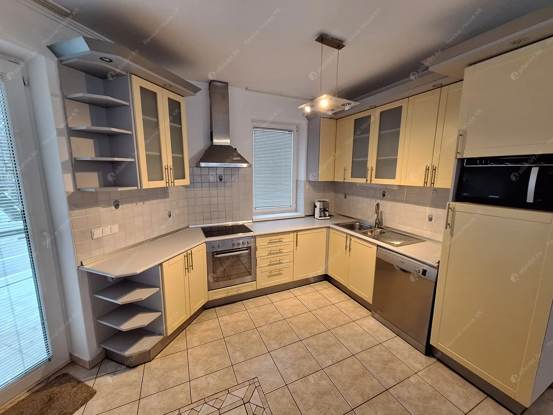 Kiadó albérlet 640000 Ft/hó áron: Remeteszőlős,  Szaturnusz utca. Mérete: 275 nm, 5 szobás | Alberlet.hu - 6366296