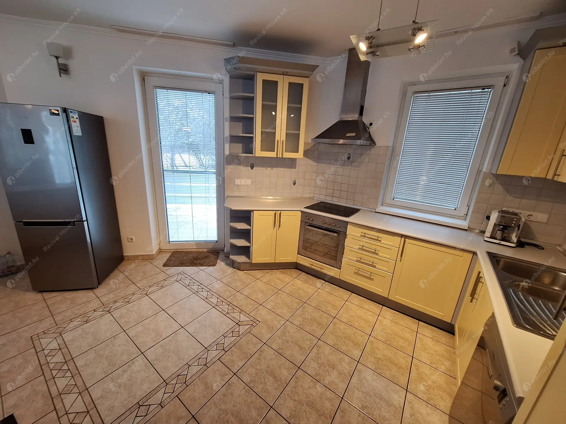 Kiadó albérlet 640000 Ft/hó áron: Remeteszőlős,  Szaturnusz utca. Mérete: 275 nm, 5 szobás | Alberlet.hu - 6366297