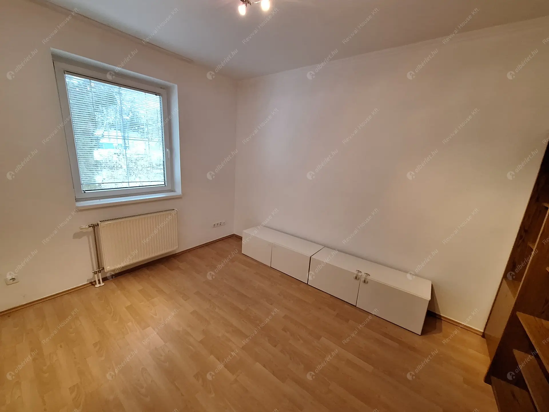 Kiadó albérlet 640000 Ft/hó áron: Remeteszőlős,  Szaturnusz utca. Mérete: 275 nm, 5 szobás | Alberlet.hu - 6366300