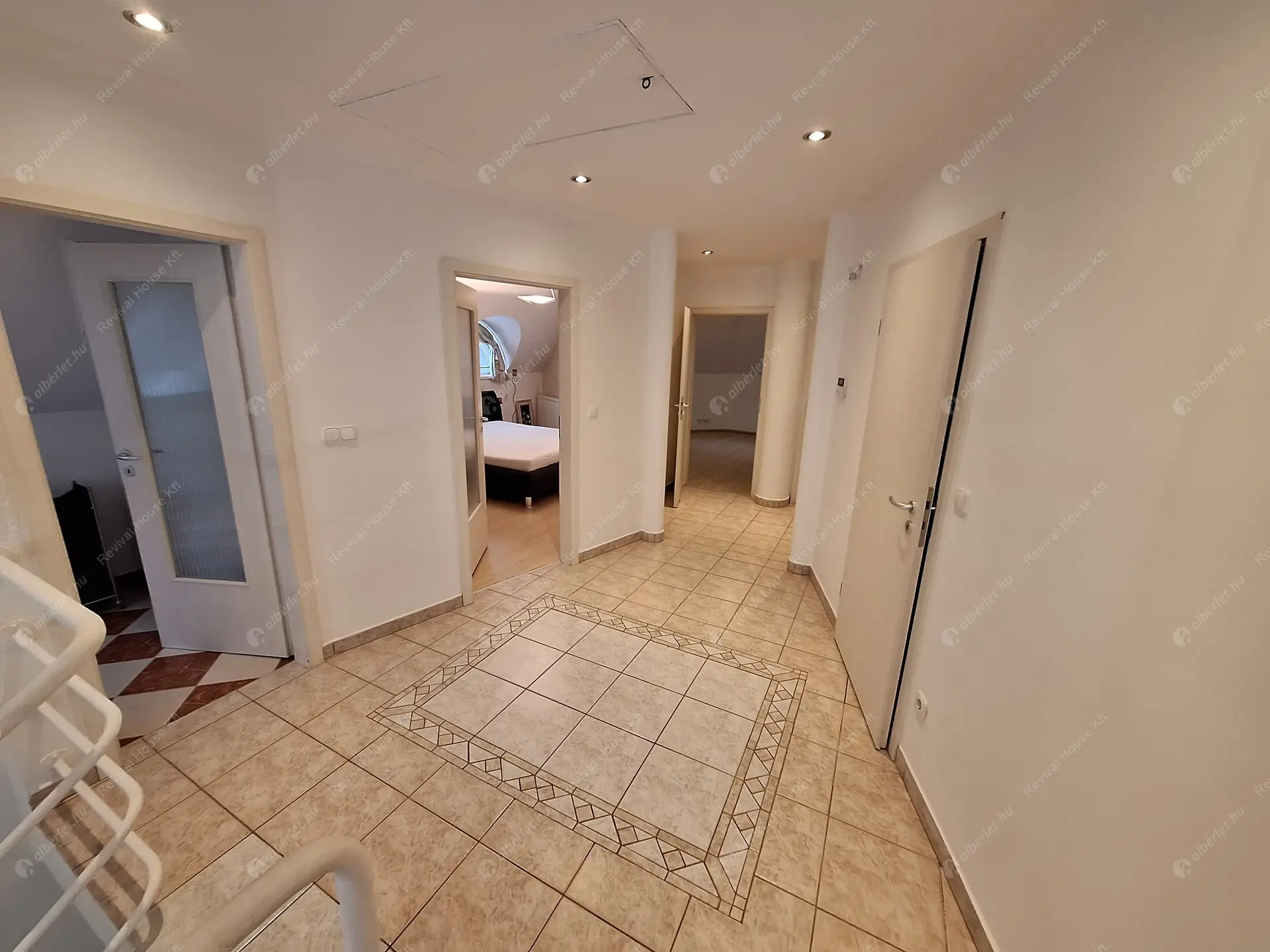 Kiadó albérlet 640000 Ft/hó áron: Remeteszőlős,  Szaturnusz utca. Mérete: 275 nm, 5 szobás | Alberlet.hu - 6366303