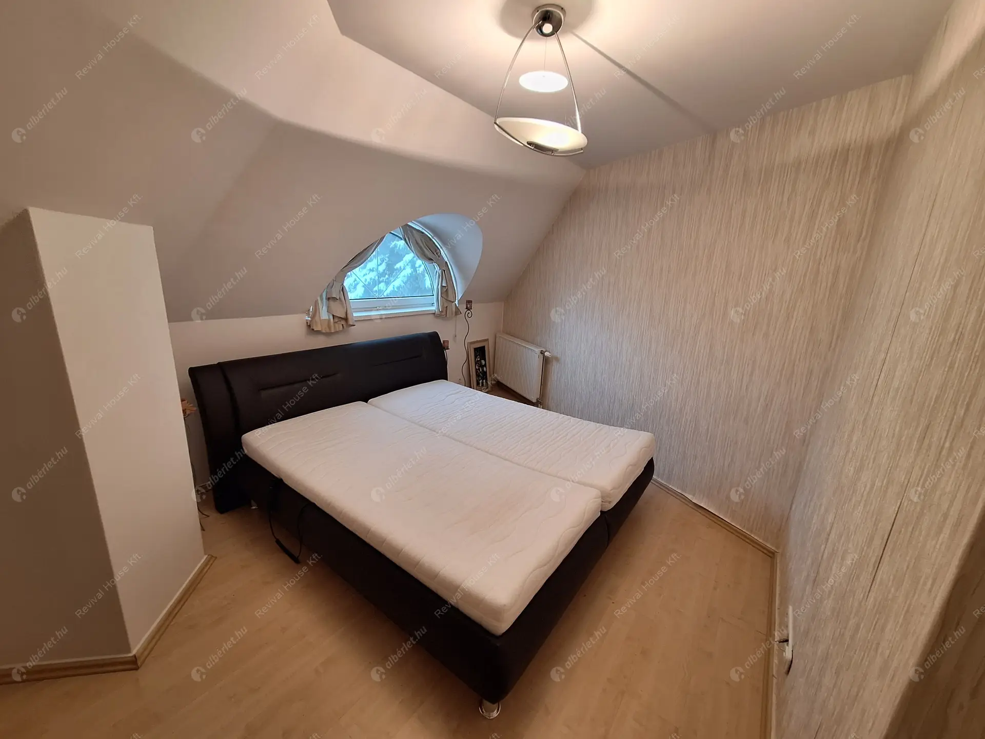 Kiadó albérlet 640000 Ft/hó áron: Remeteszőlős,  Szaturnusz utca. Mérete: 275 nm, 5 szobás | Alberlet.hu - 6366305