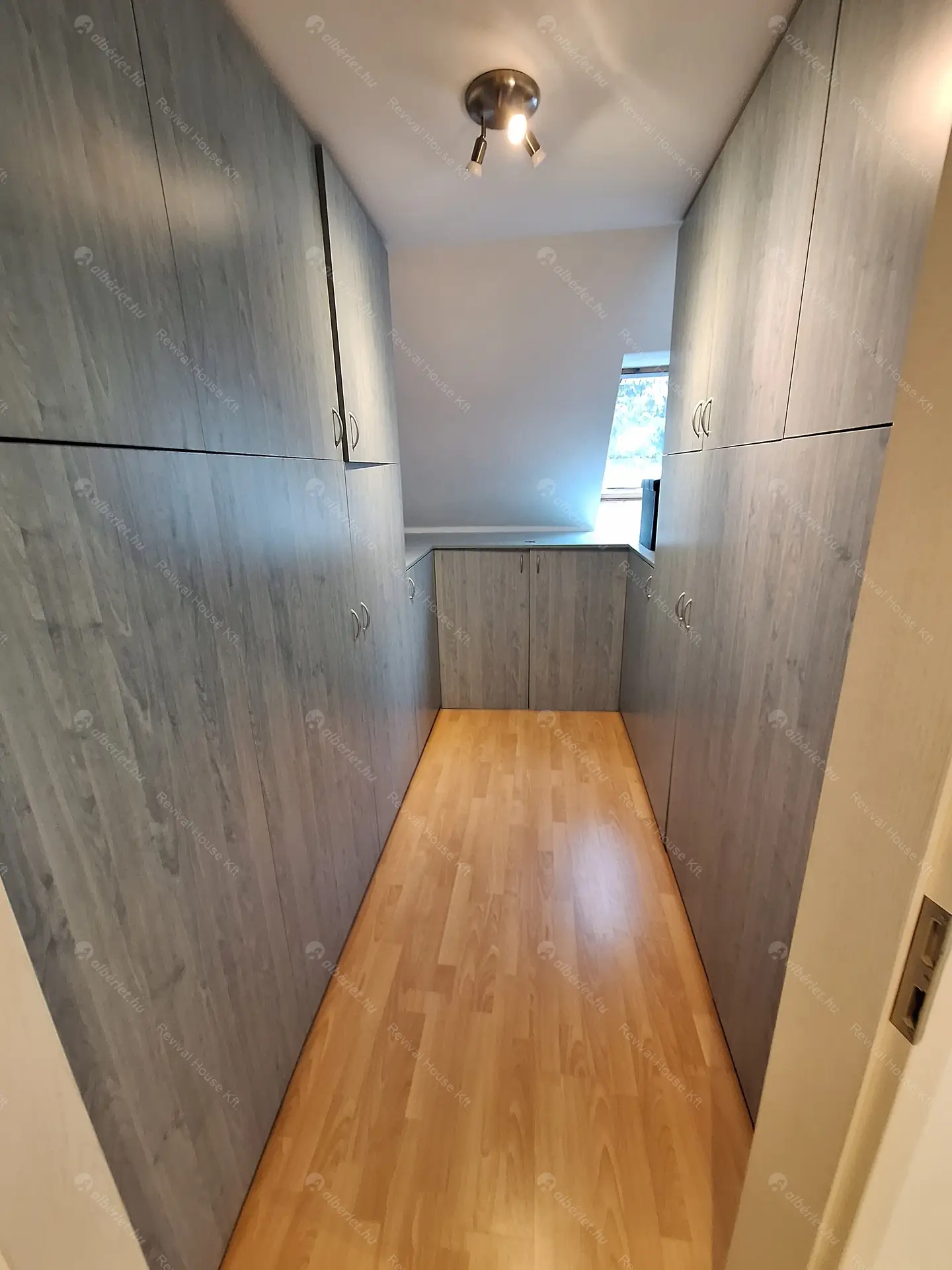 Kiadó albérlet 640000 Ft/hó áron: Remeteszőlős,  Szaturnusz utca. Mérete: 275 nm, 5 szobás | Alberlet.hu - 6366306