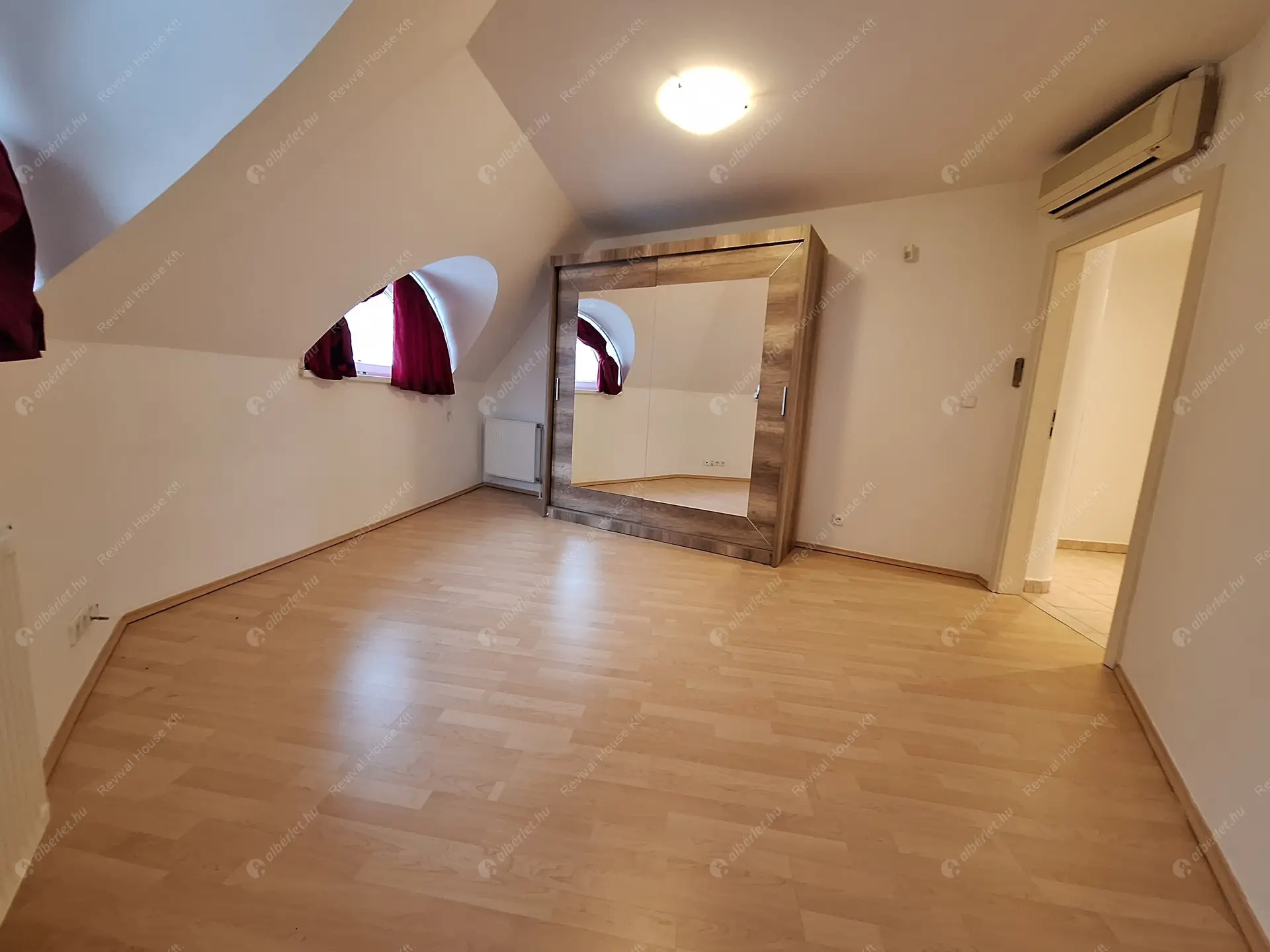 Kiadó albérlet 640000 Ft/hó áron: Remeteszőlős,  Szaturnusz utca. Mérete: 275 nm, 5 szobás | Alberlet.hu - 6366307