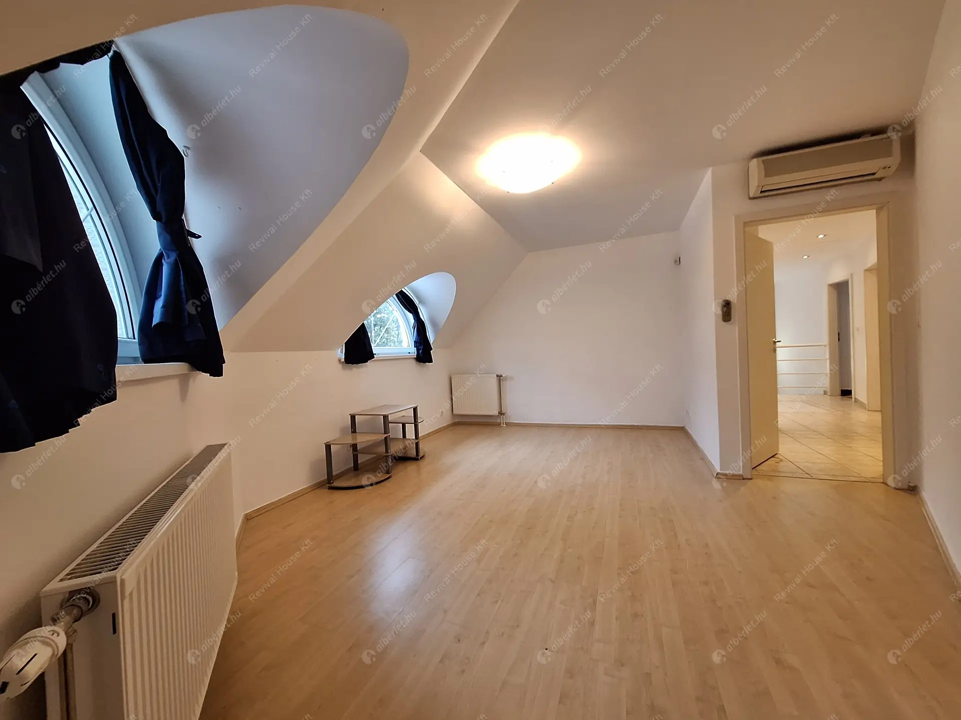 Kiadó albérlet 640000 Ft/hó áron: Remeteszőlős,  Szaturnusz utca. Mérete: 275 nm, 5 szobás | Alberlet.hu - 6366308