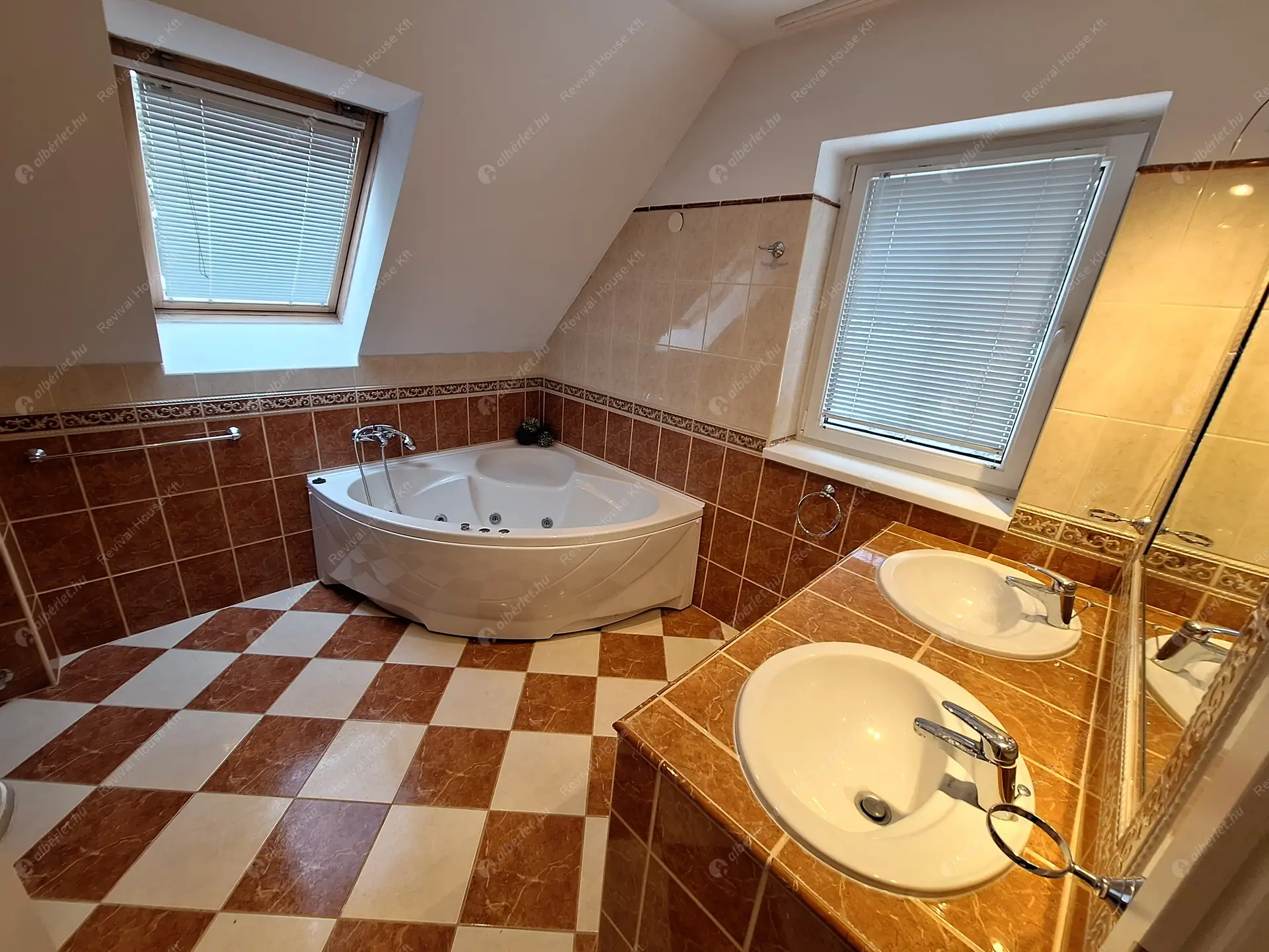 Kiadó albérlet 640000 Ft/hó áron: Remeteszőlős,  Szaturnusz utca. Mérete: 275 nm, 5 szobás | Alberlet.hu - 6366309