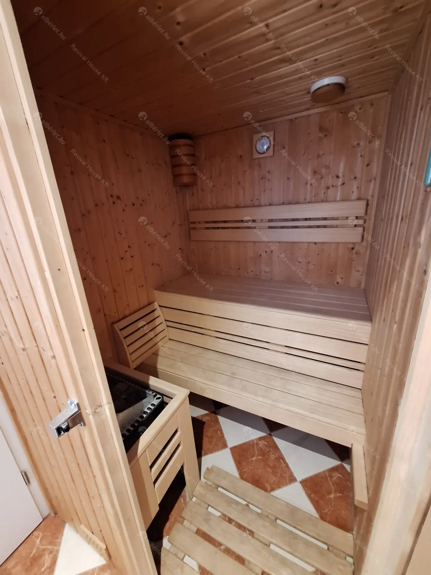 Kiadó albérlet 640000 Ft/hó áron: Remeteszőlős,  Szaturnusz utca. Mérete: 275 nm, 5 szobás | Alberlet.hu - 6366311