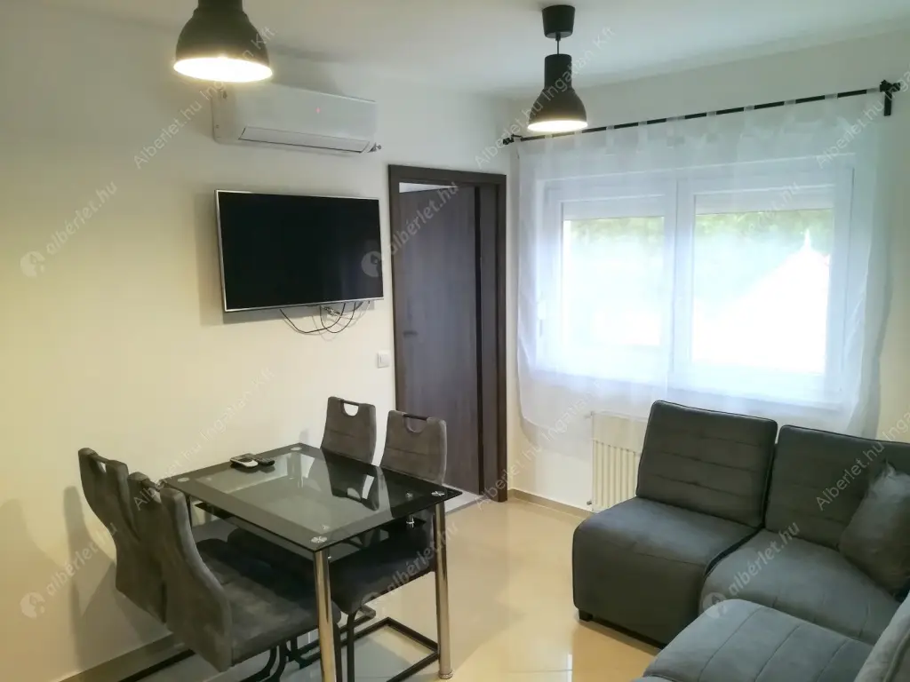 Kiadó albérlet 169000 Ft/hó áron: Siófok,  Köztársaság utca. Mérete: 45 nm, 3 szobás | Alberlet.hu - 6560074