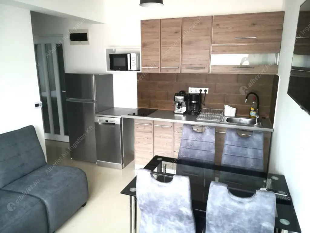 Kiadó albérlet 169000 Ft/hó áron: Siófok,  Köztársaság utca. Mérete: 45 nm, 3 szobás | Alberlet.hu - 6615985